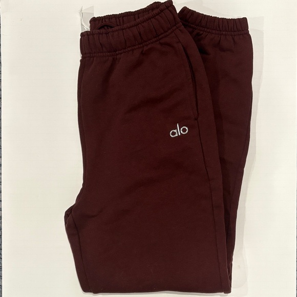 ALO Yoga Pants - ALO Yoga Accolade Sweatpants, Cherry Cola S